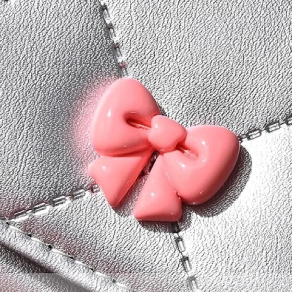 🎀NEW Quilted Silver Bow Detail Heart Kiss Lock Trifold Compact Wallet - Picture 4 of 8